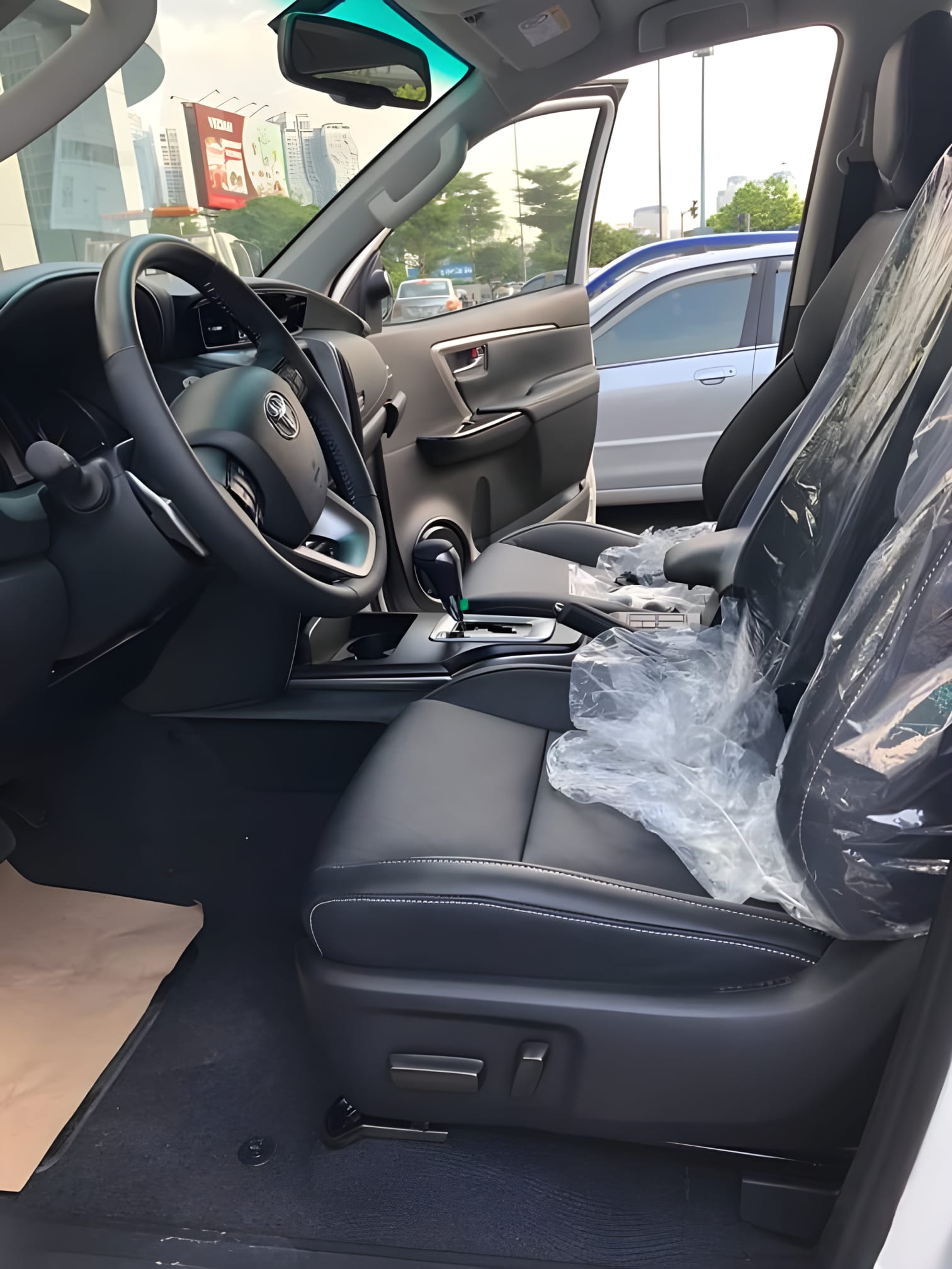 Khoang lái xe Toyota Fortuner Facelift