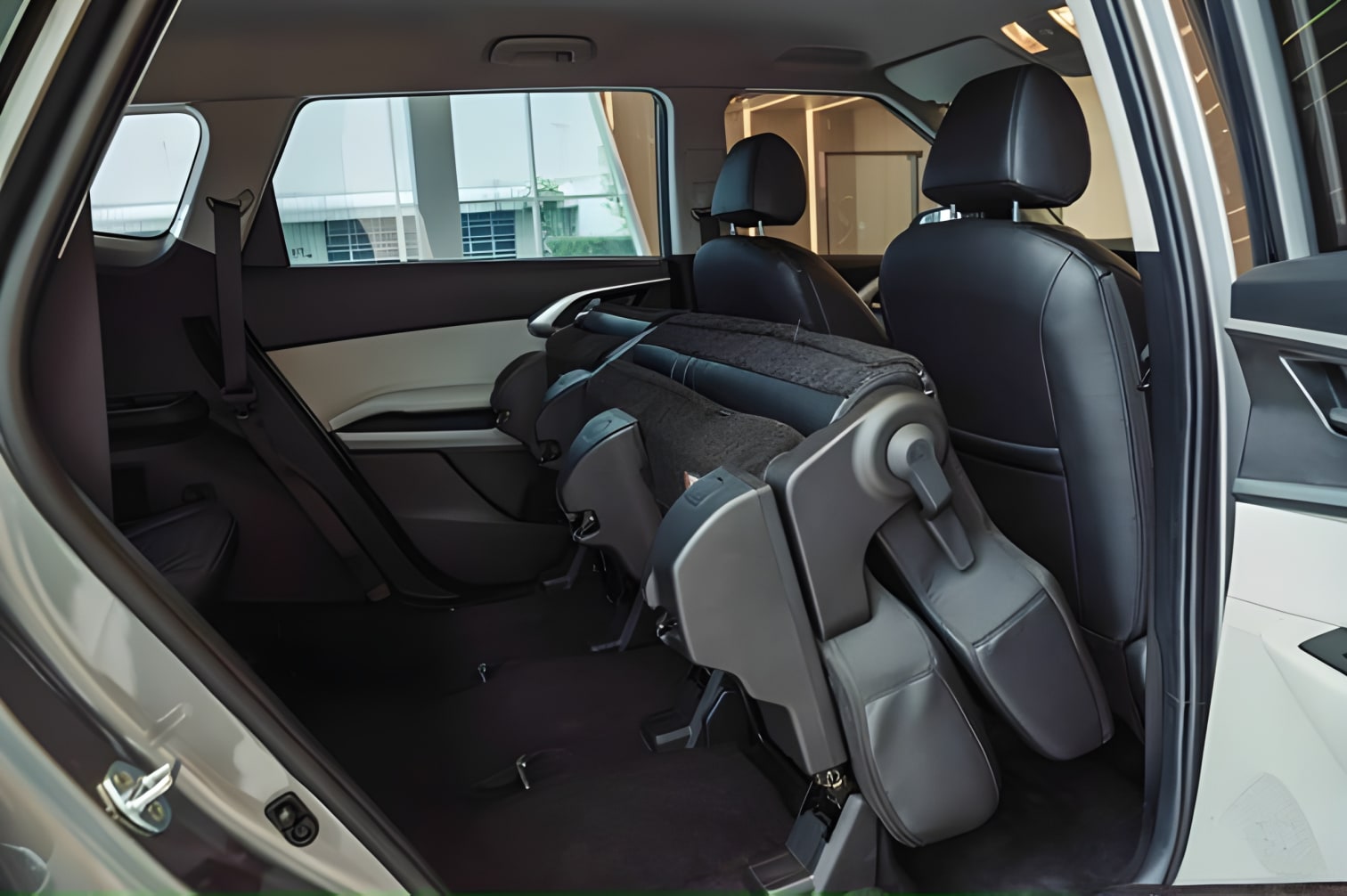 Hàng ghế thứ 2 Kia Carens