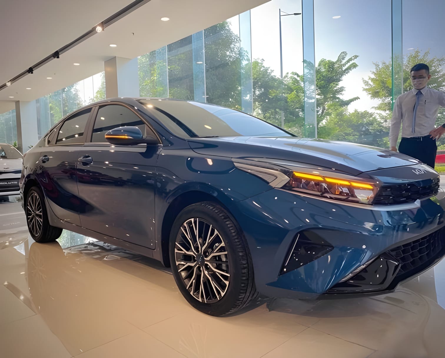 Kia K3 2023 màu xanh bọc lửa