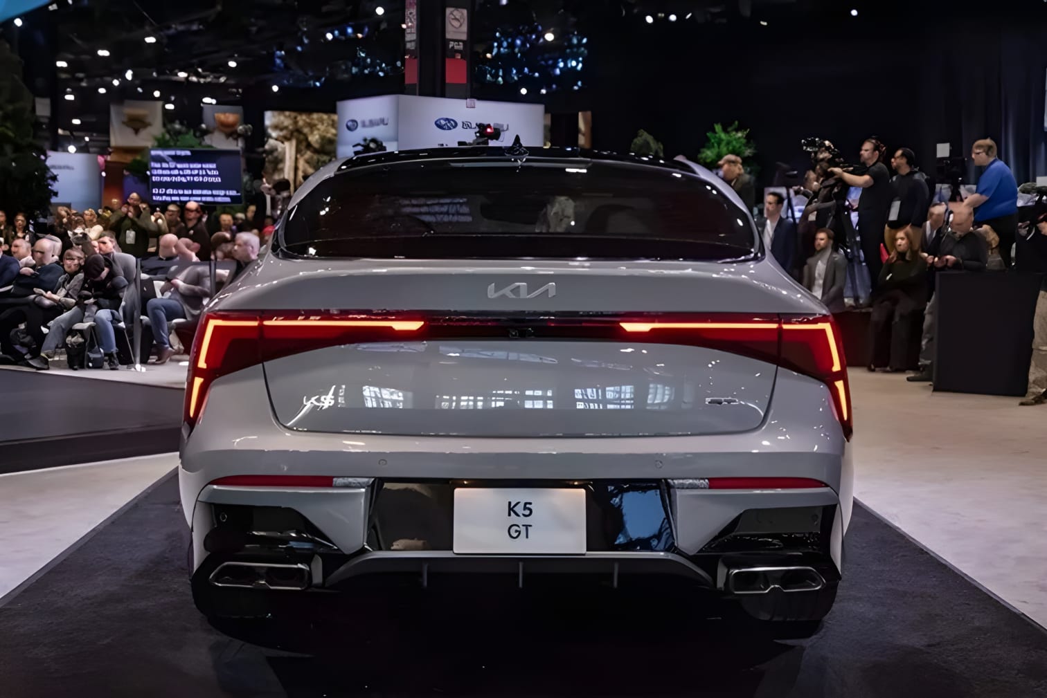 Đuôi xe Kia K5 2025 thanh lịch