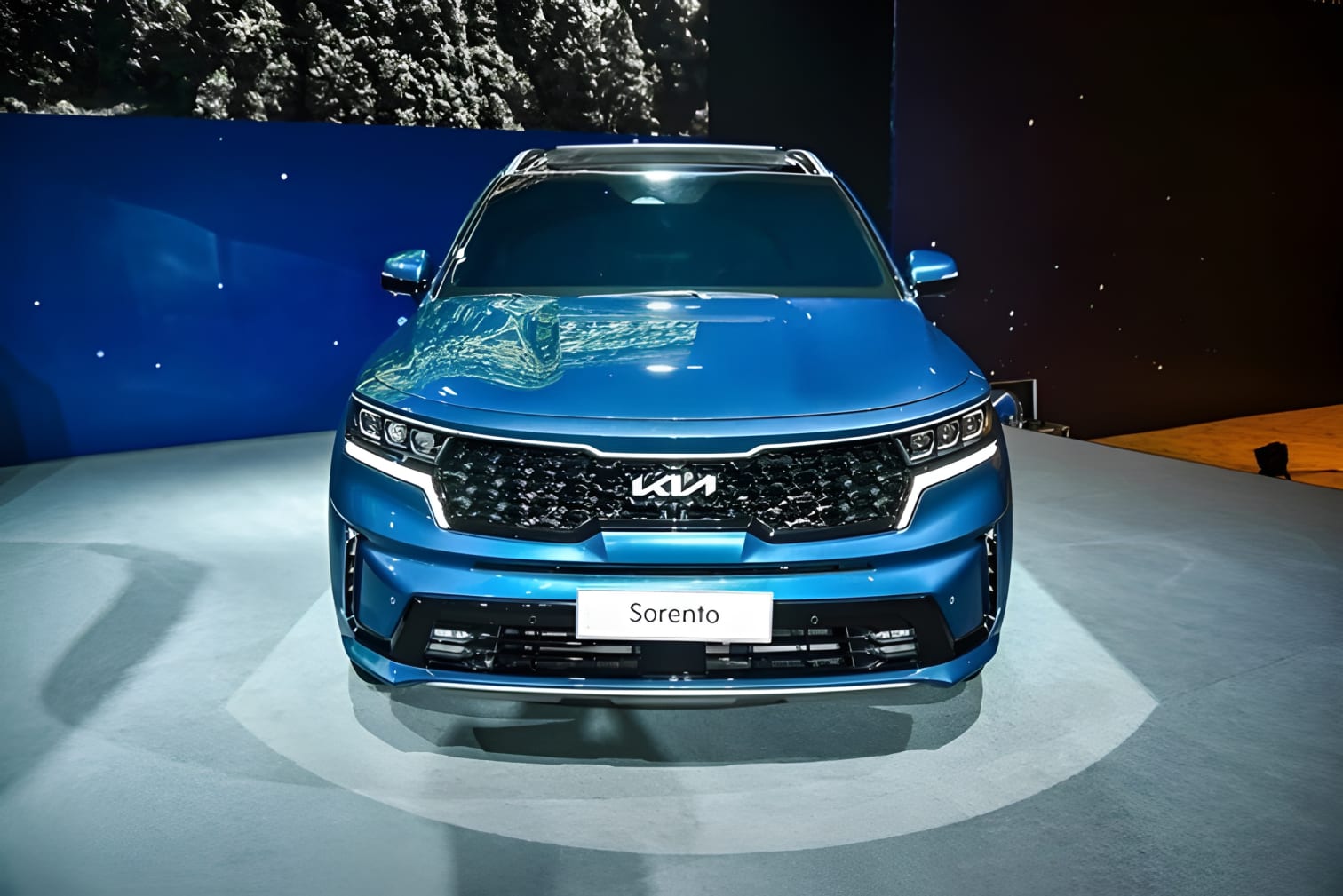 Đầu xe Kia Sorento Hybrid góc chụp chính diện