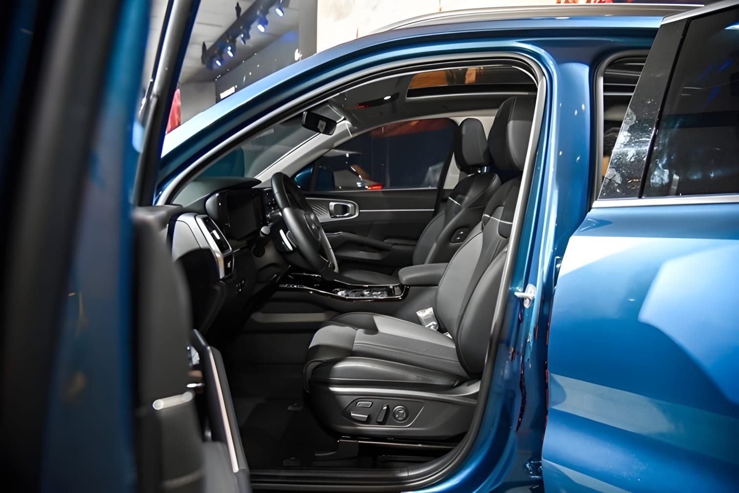Không gian khoang lái Kia Sorento Hybrid rộng rãi thoáng mát
