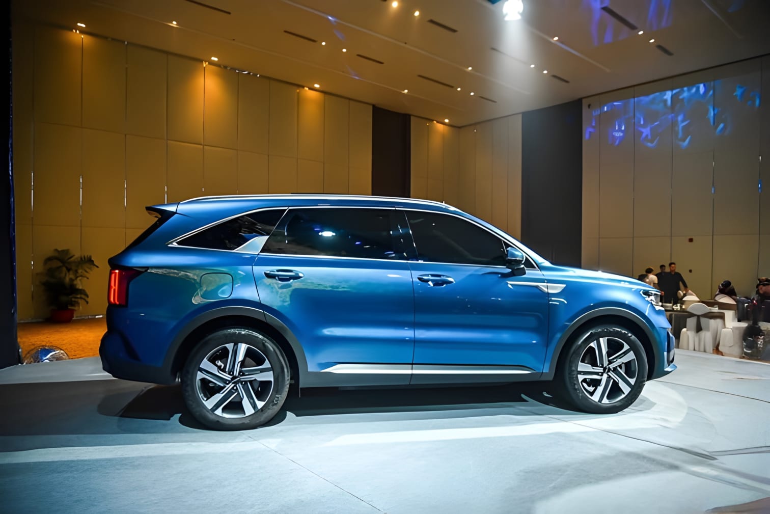 Thân xe Kia Sorento Hybrid với đường nét góc cạnh
