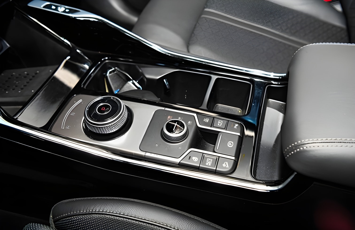 Trung tâm điều khiển Kia Sorento Hybrid hiện đại tiện nghi