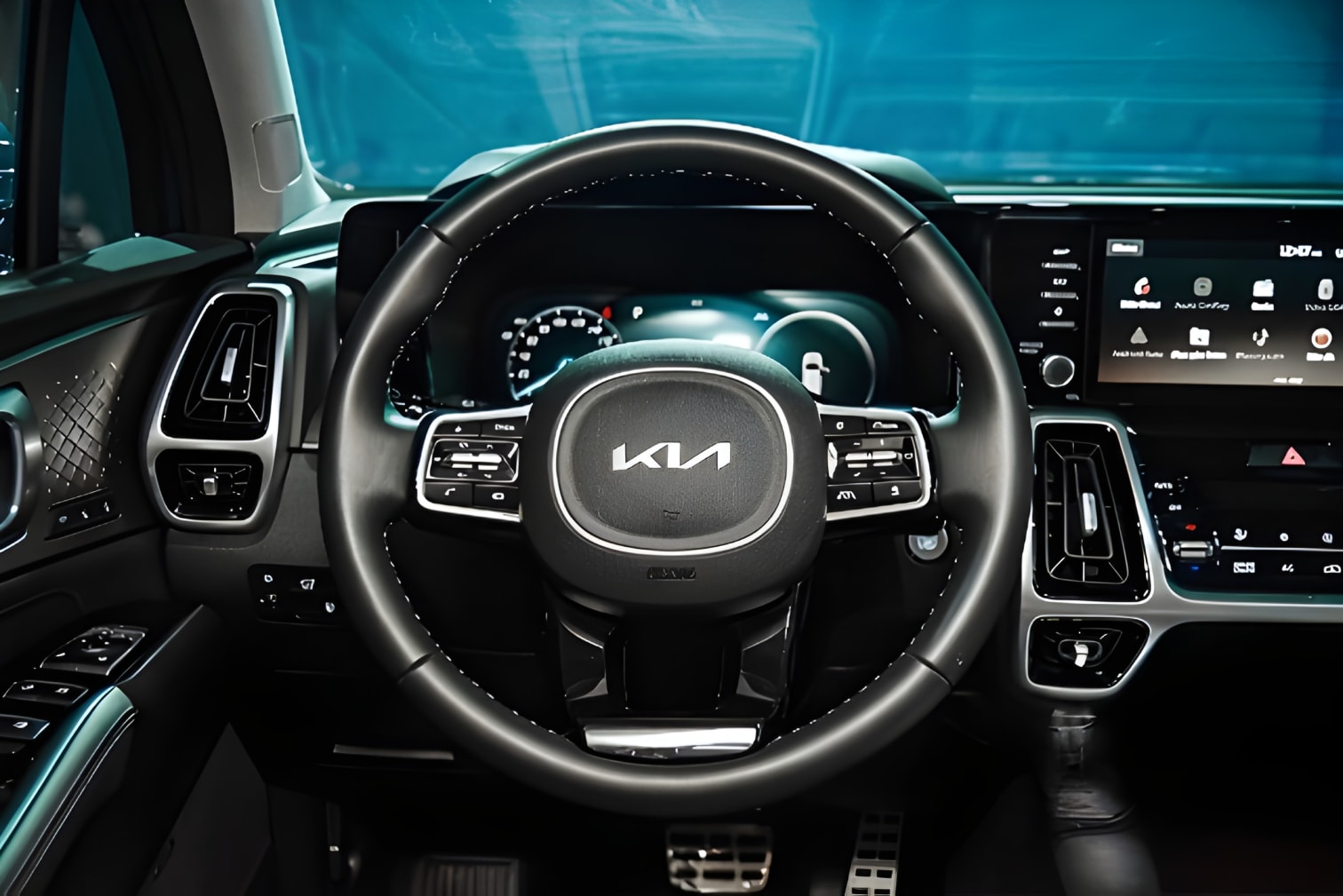 Vô-lăng Kia Sorento Hybrid tích hợp nhiều nút điều khiển