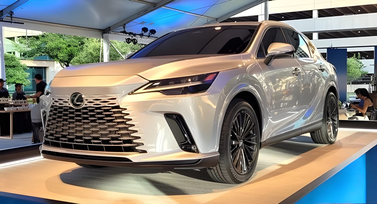 Giá xe Lexus RX350h tại thị trường Việt Nam