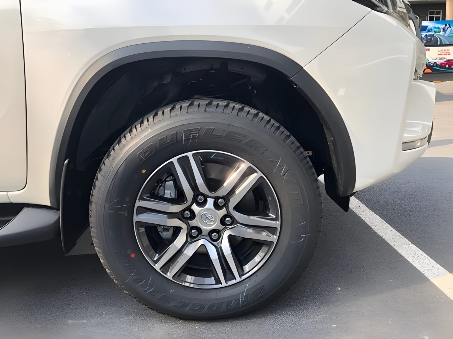 Mâm xe Toyota Fortuner thiết kế hợp kim