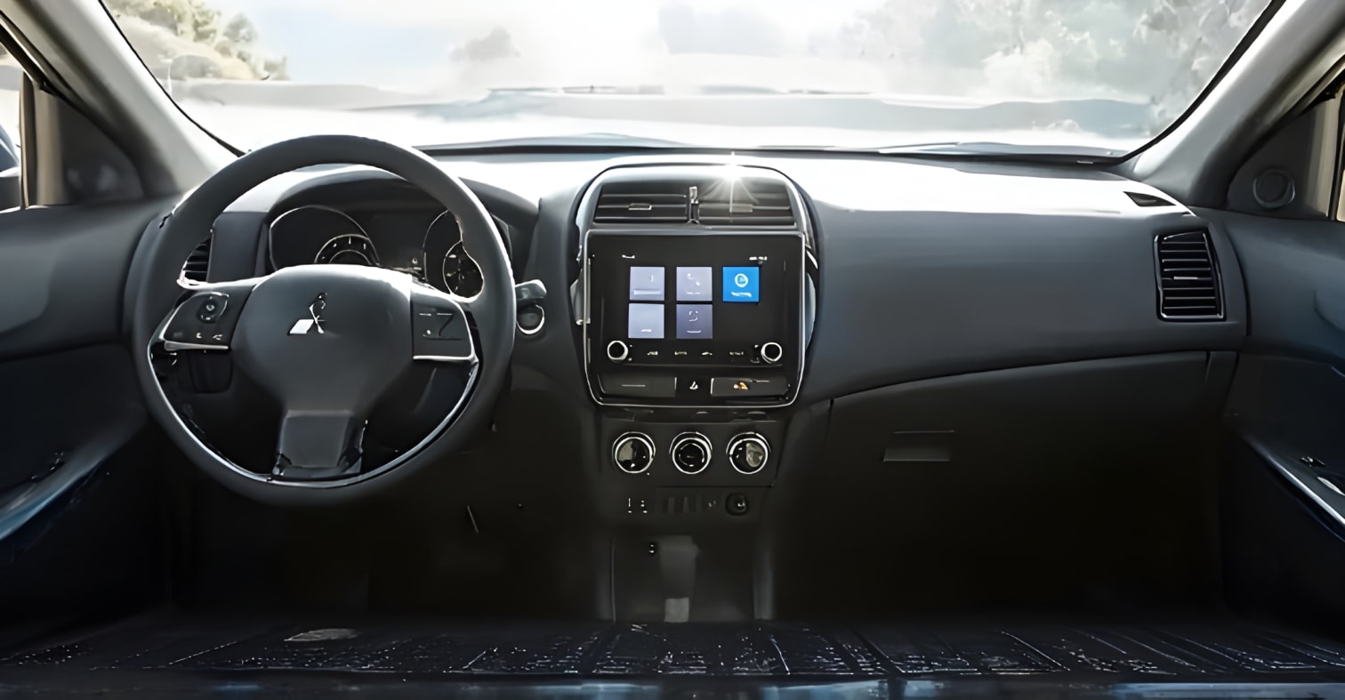 Khoang lái Mitsubishi Outlander Sport 2021 vô lăng và bảng đồng hồ