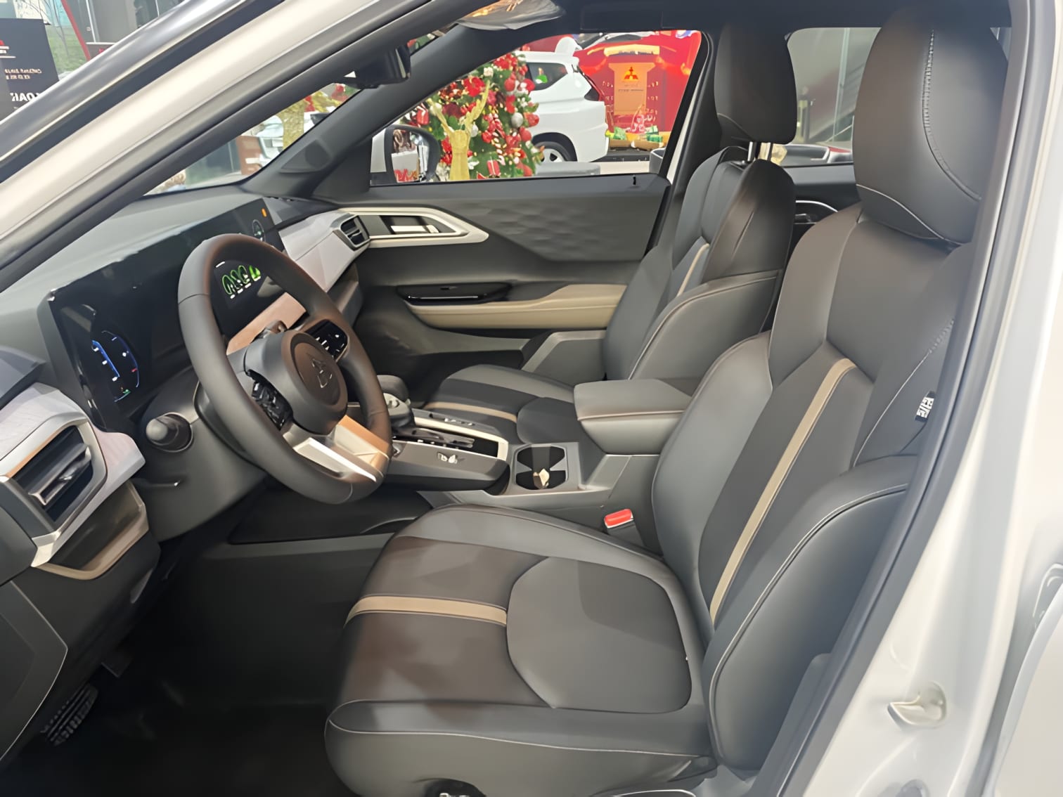 Ghế lái Mitsubishi XForce