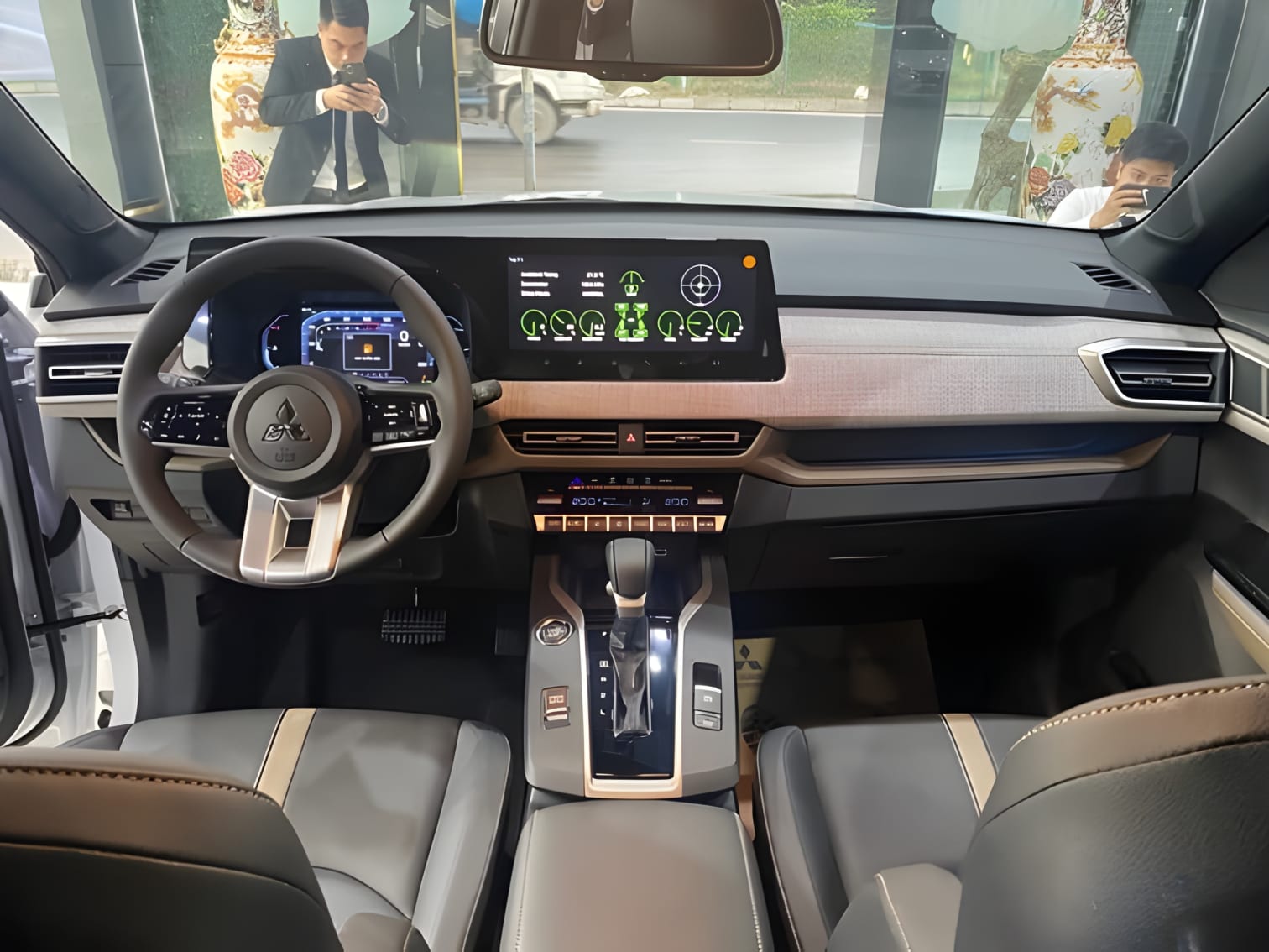 Khoang lái Mitsubishi XForce