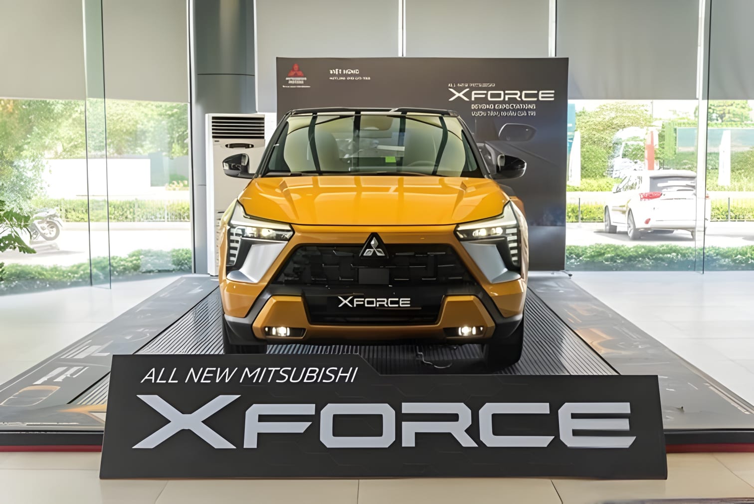 Đầu xe Mitsubishi Xforce Ultimate góc trước