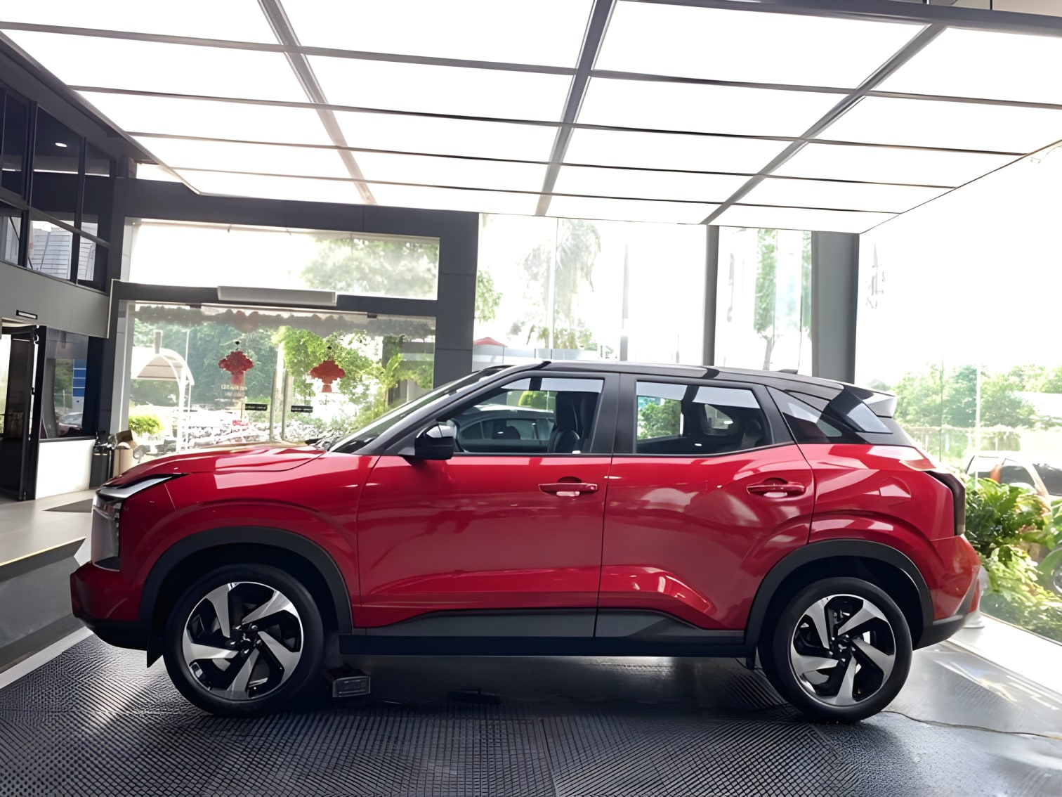 Thân xe Mitsubishi Xforce Ultimate góc nghiêng
