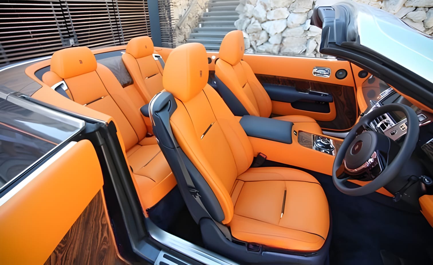Tổng thể khoang nội thất Rolls-Royce Dawn sang trọng