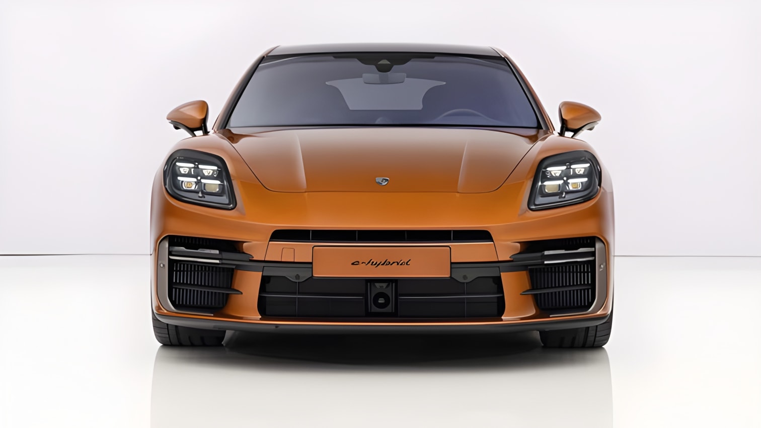 Đầu xe Porsche Panamera 2024 chính diện