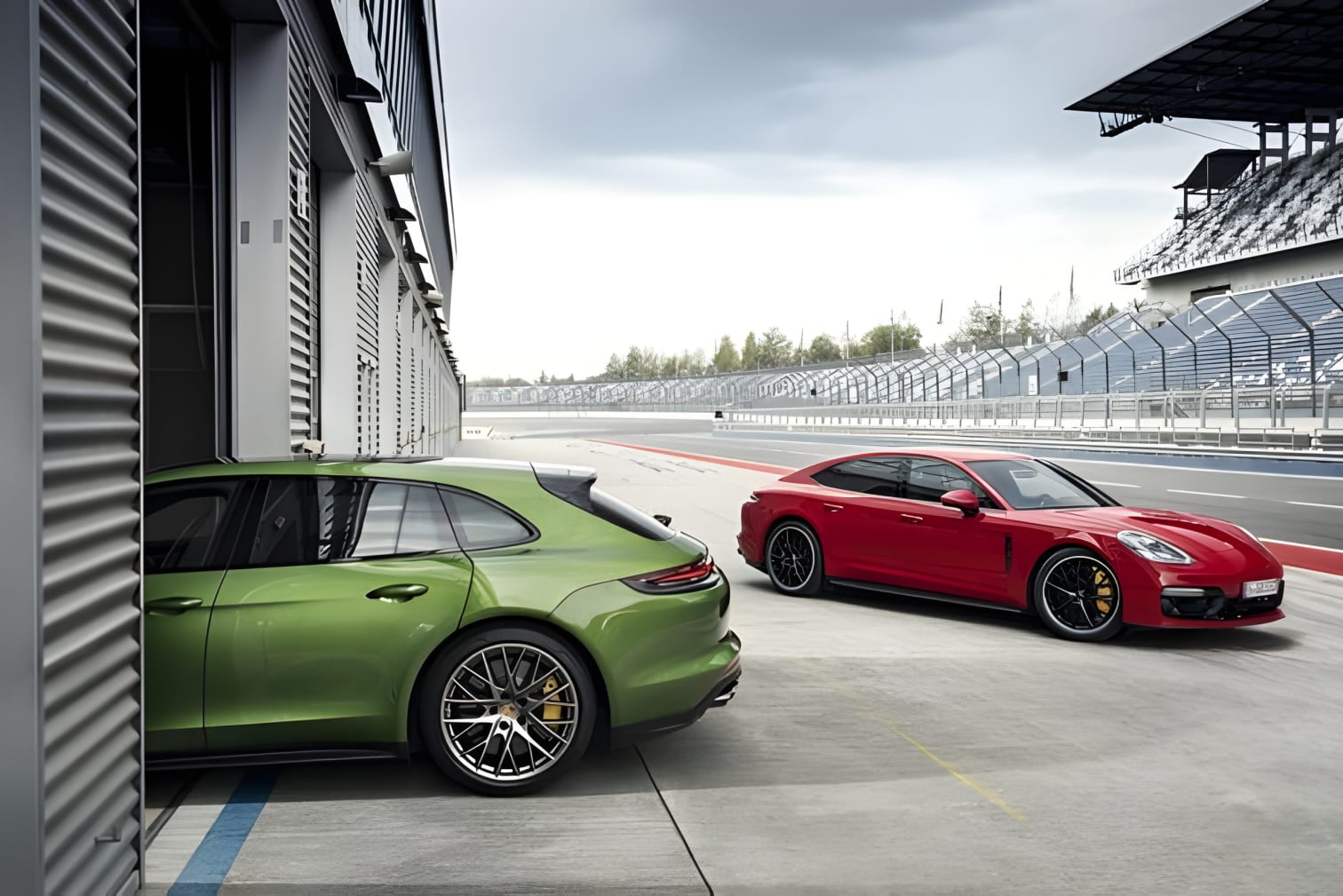 Porsche Panamera GTS góc hông xe