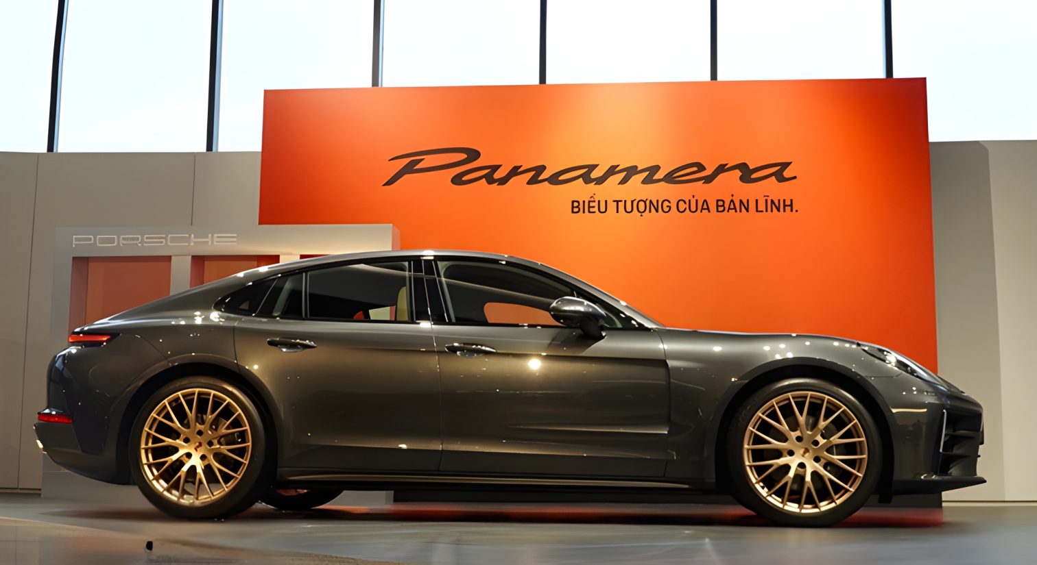 Thân xe Porsche Panamera thế hệ mới