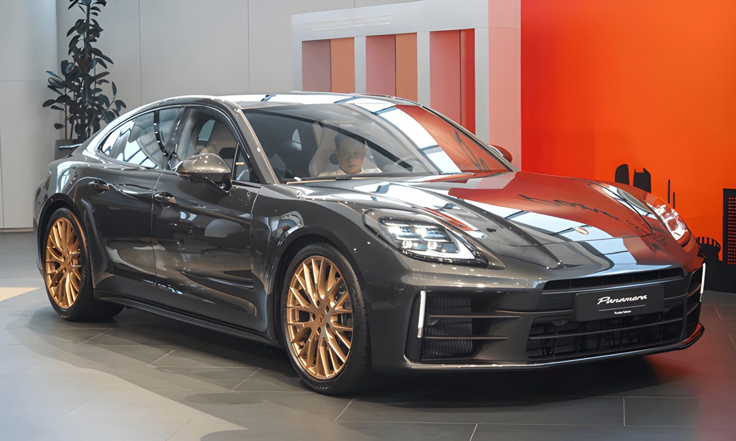 Toàn cảnh xe Porsche Panamera 2024