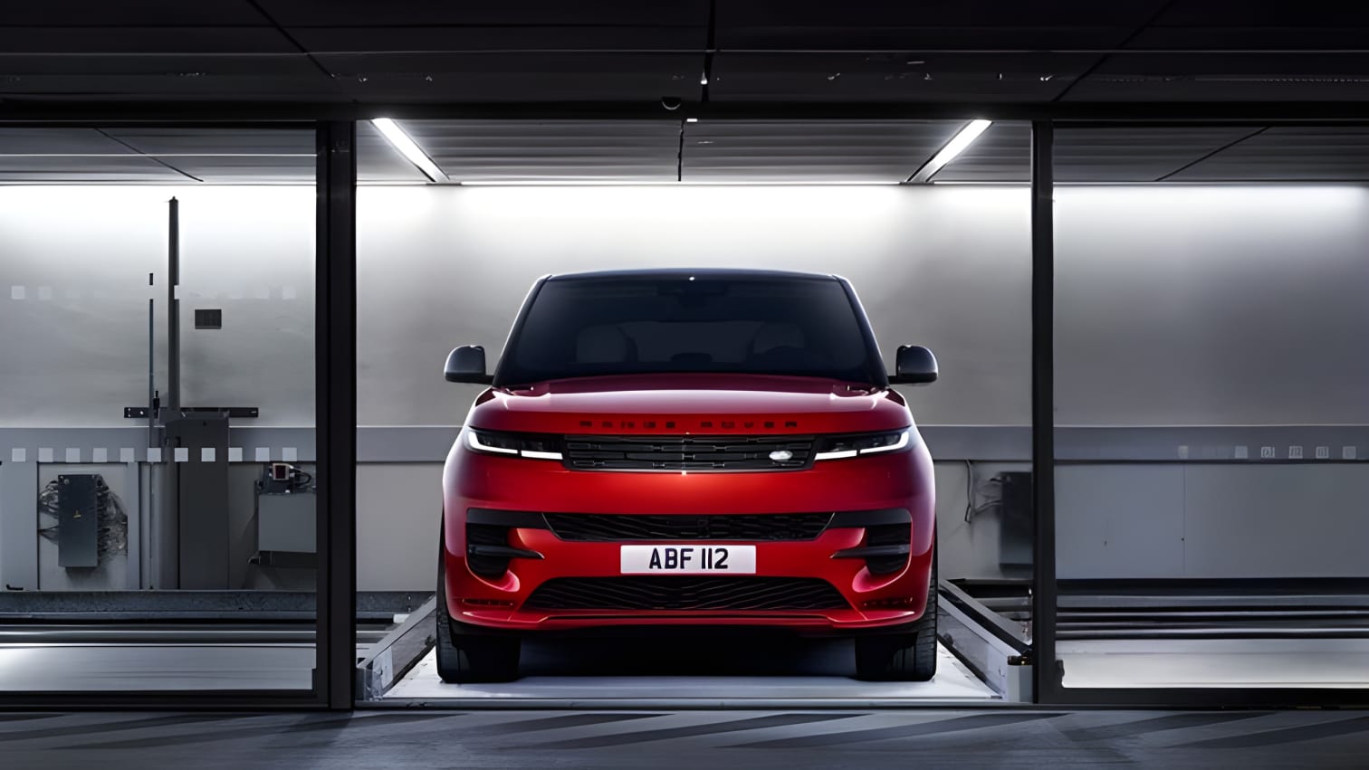 Đầu xe Range Rover Sport 2023 góc chụp chính diện
