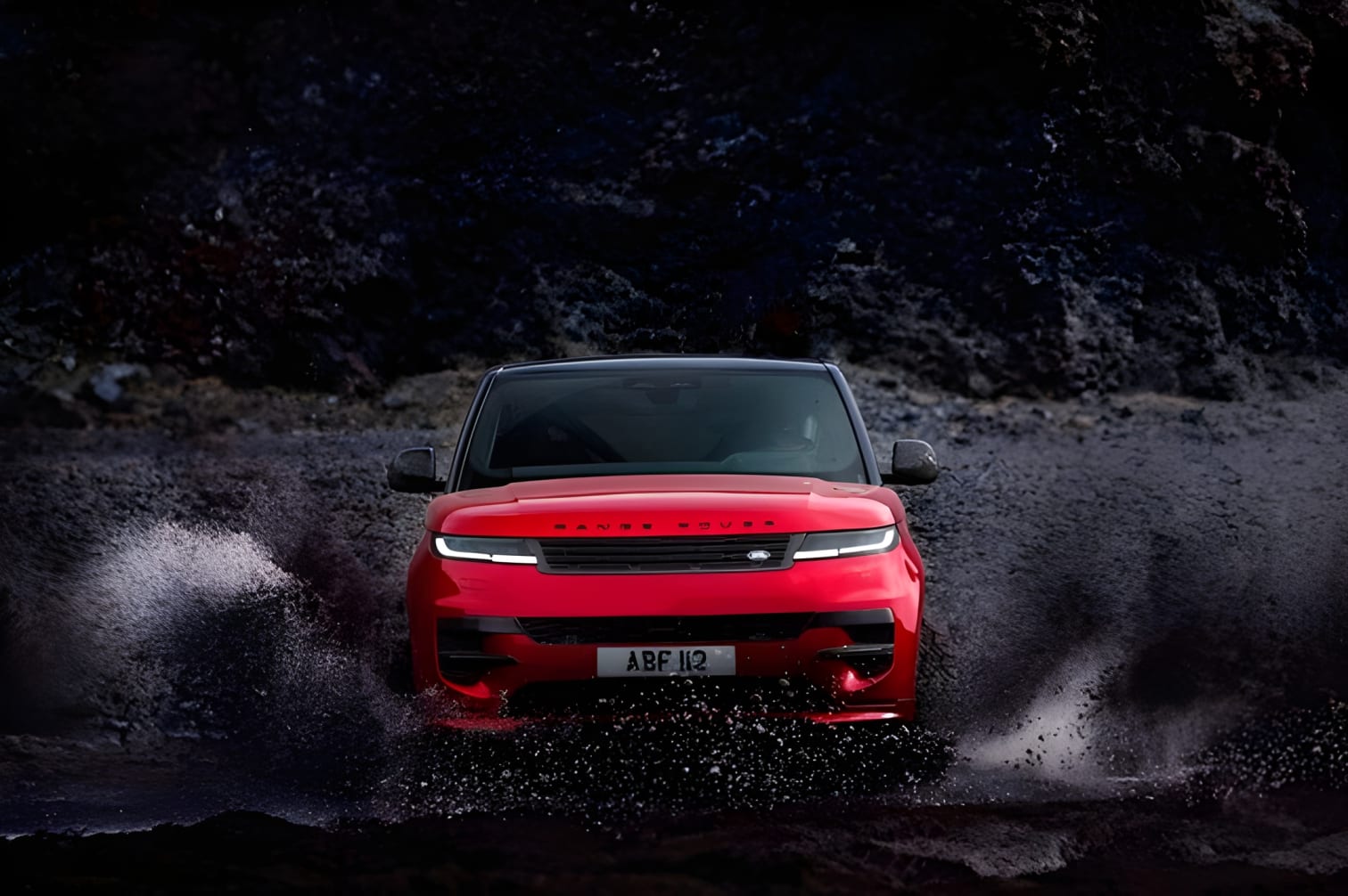 Range Rover Sport vận hành mạnh mẽ trên địa hình