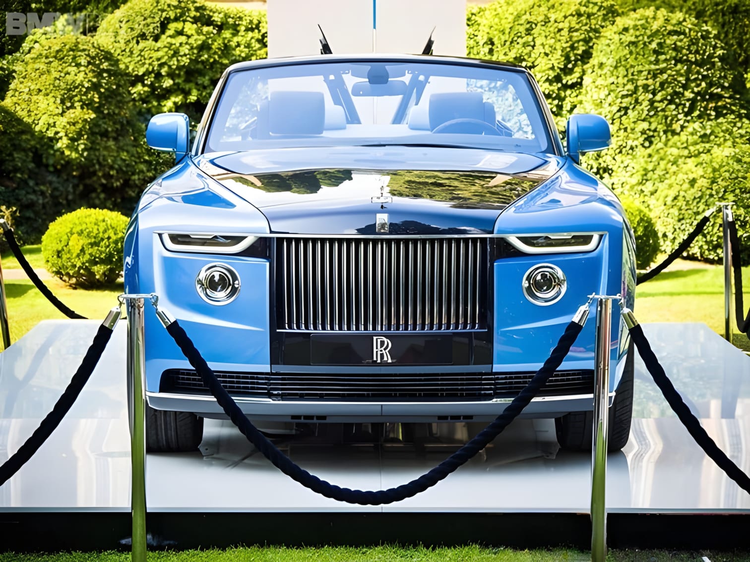 Đầu xe Rolls-Royce Boat Tail chi tiết