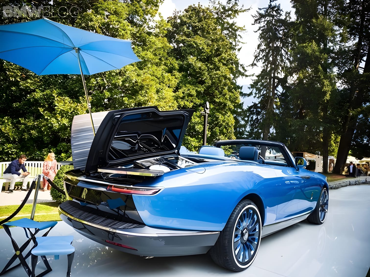 Hông và đuôi xe Rolls-Royce Boat Tail