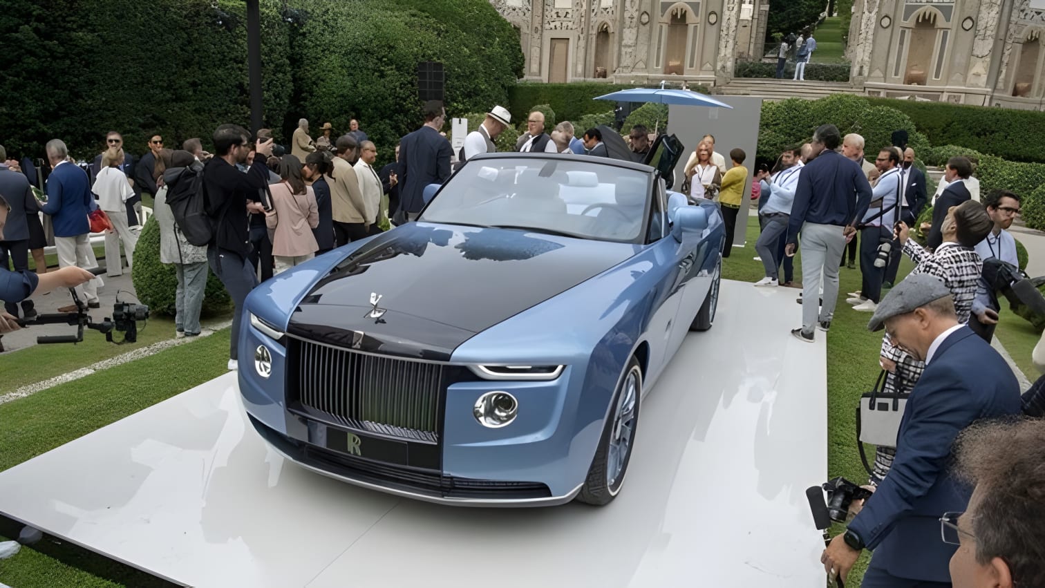 Phần đầu xe Rolls-Royce Boat Tail