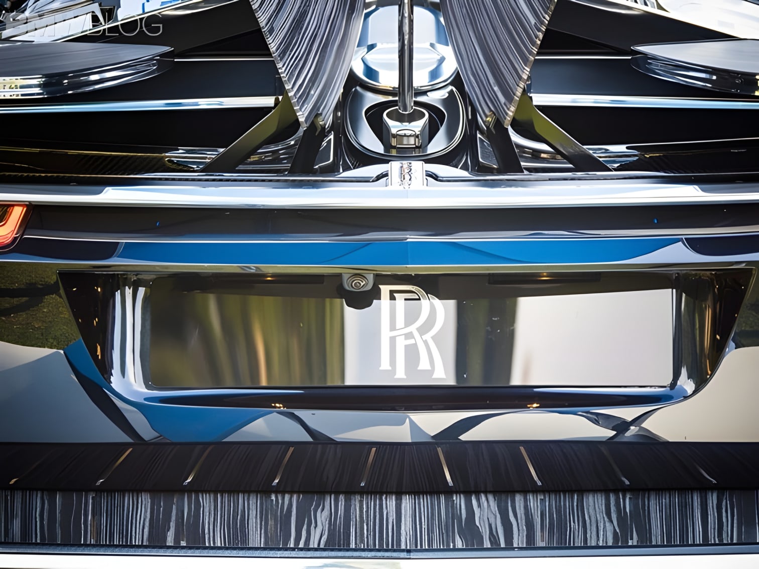 Tiện ích đặc biệt trên Rolls-Royce Boat Tail