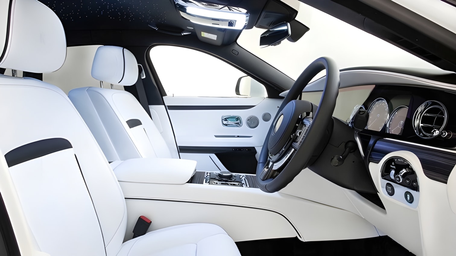 Ghế trước Rolls-Royce Ghost 2021 bọc da cao cấp