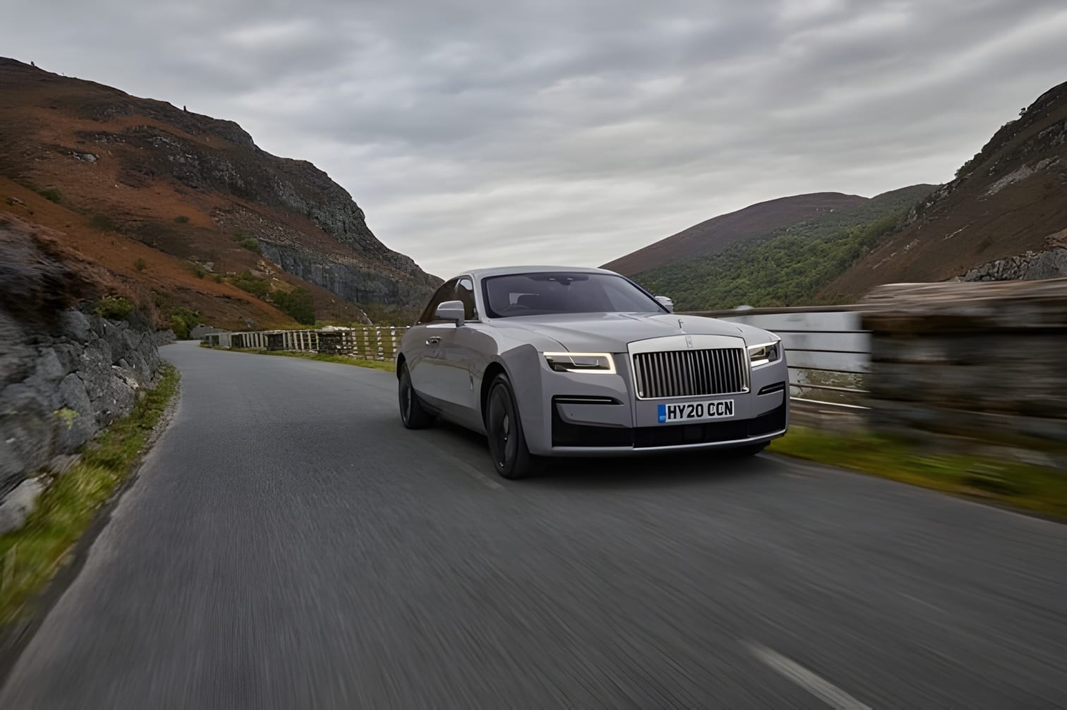 Giá xe Rolls-Royce Ghost 2021 tại Việt Nam chính hãng