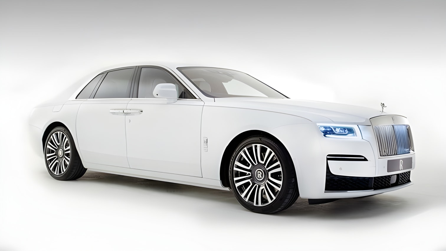 Thân xe Rolls-Royce Ghost 2021 thiết kế sang trọng