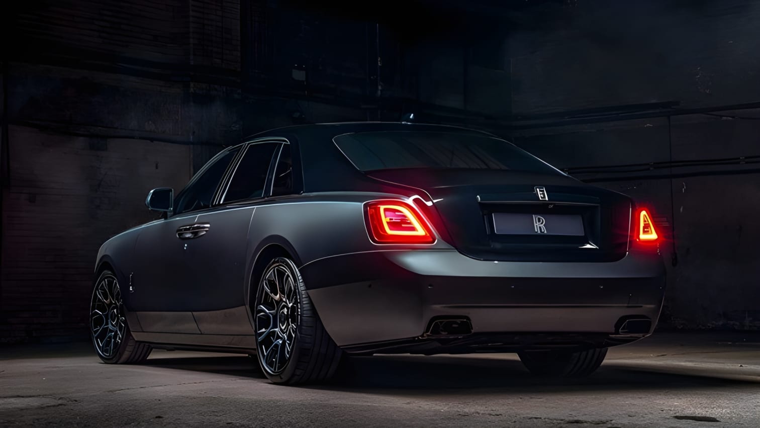 Hông xe Rolls-Royce Ghost Black Badge đường nét thanh lịch