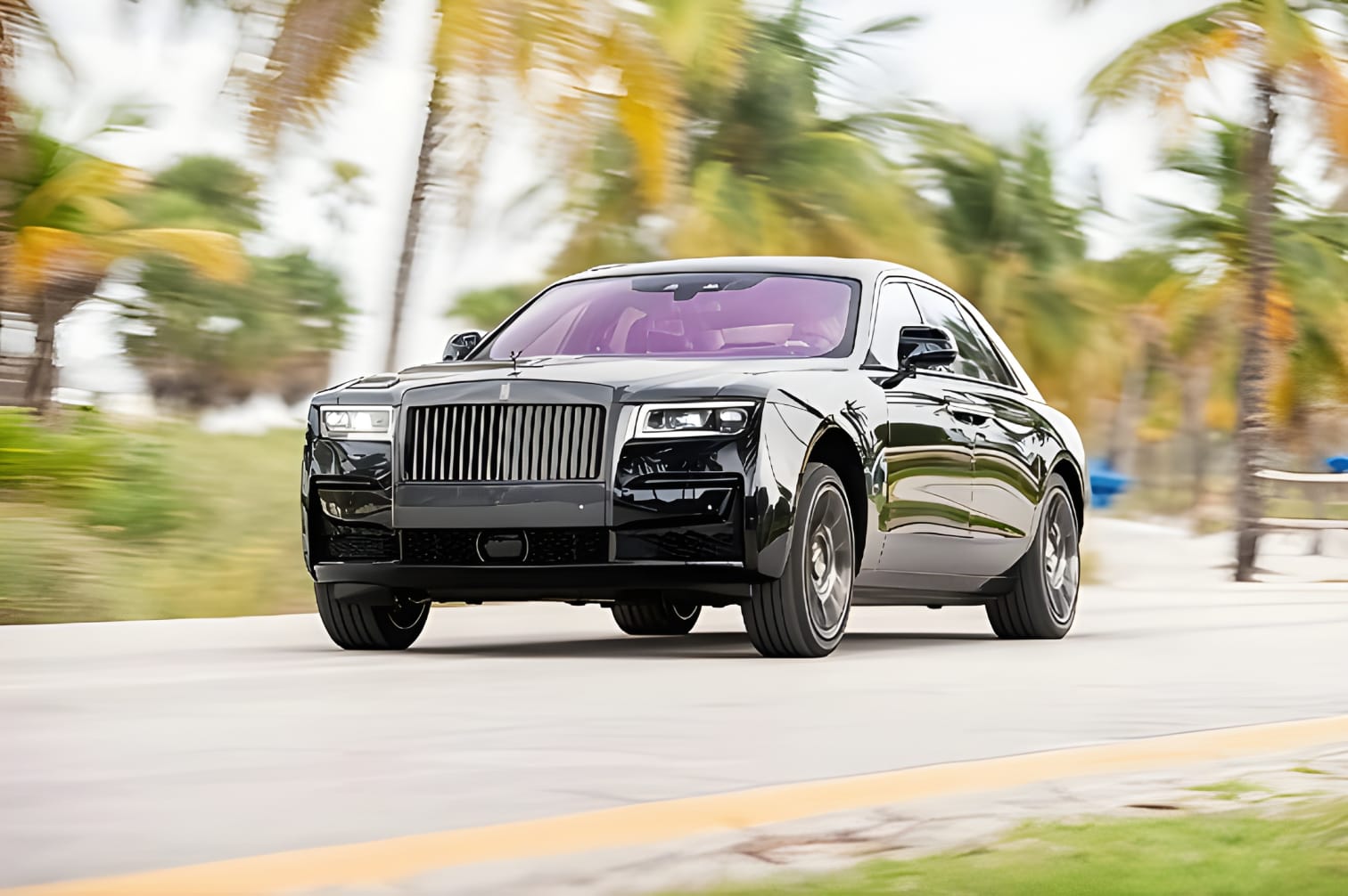 Ngoại thất xe Rolls-Royce Ghost Black Badge màu đen bóng