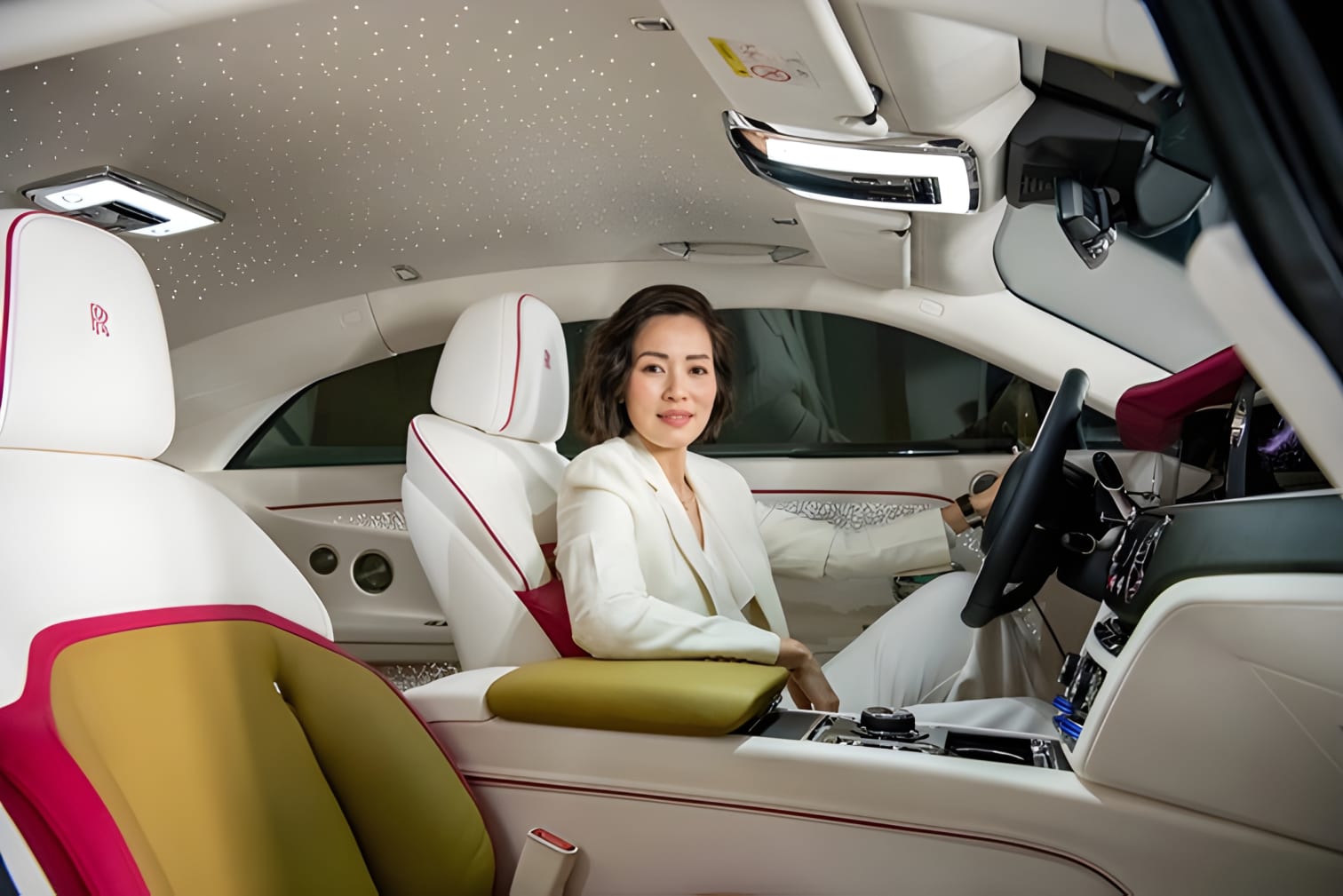 Nội thất cabin Rolls-Royce Spectre cao cấp