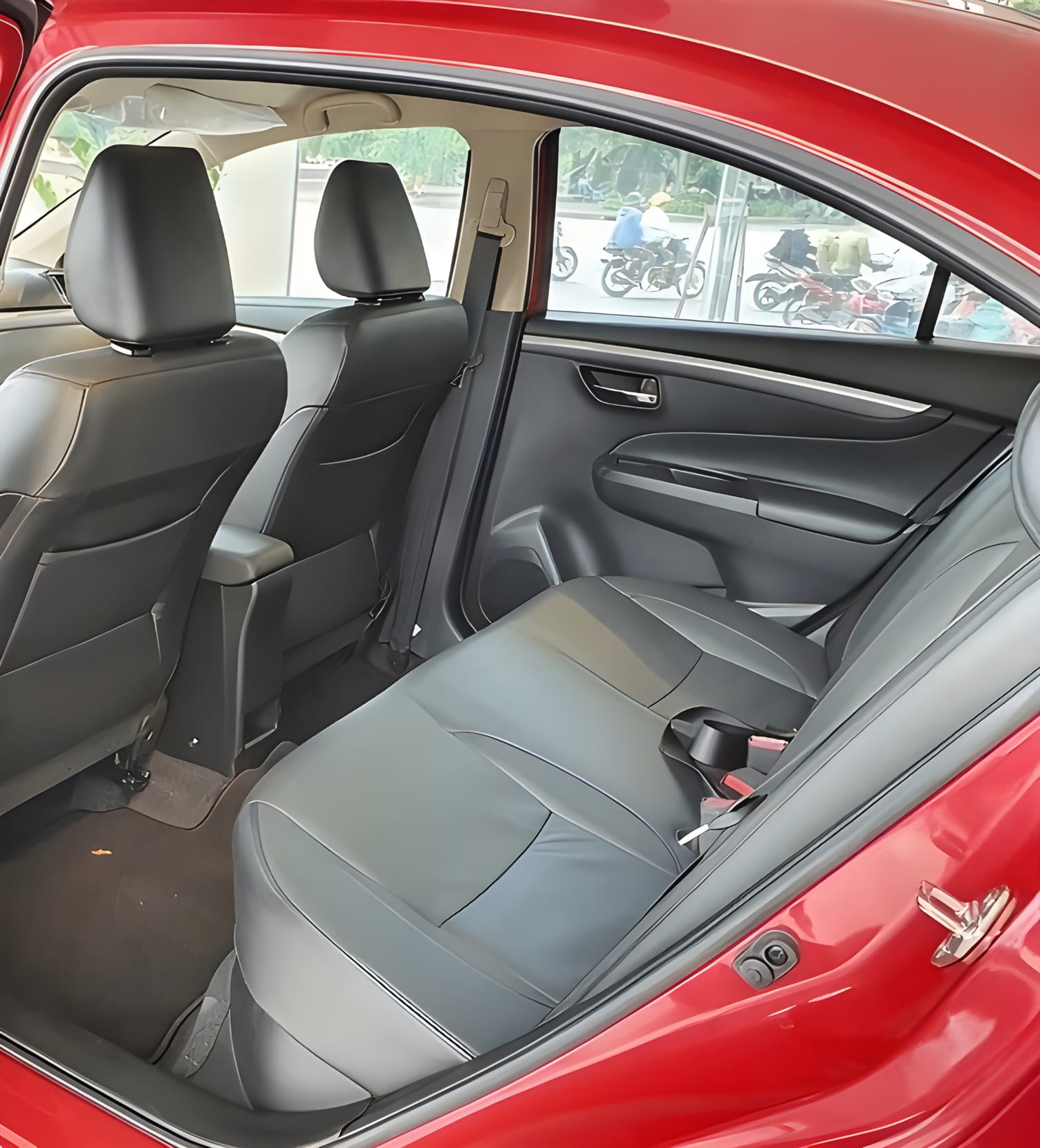 Khoang hành khách phía sau xe Suzuki Ciaz rộng rãi