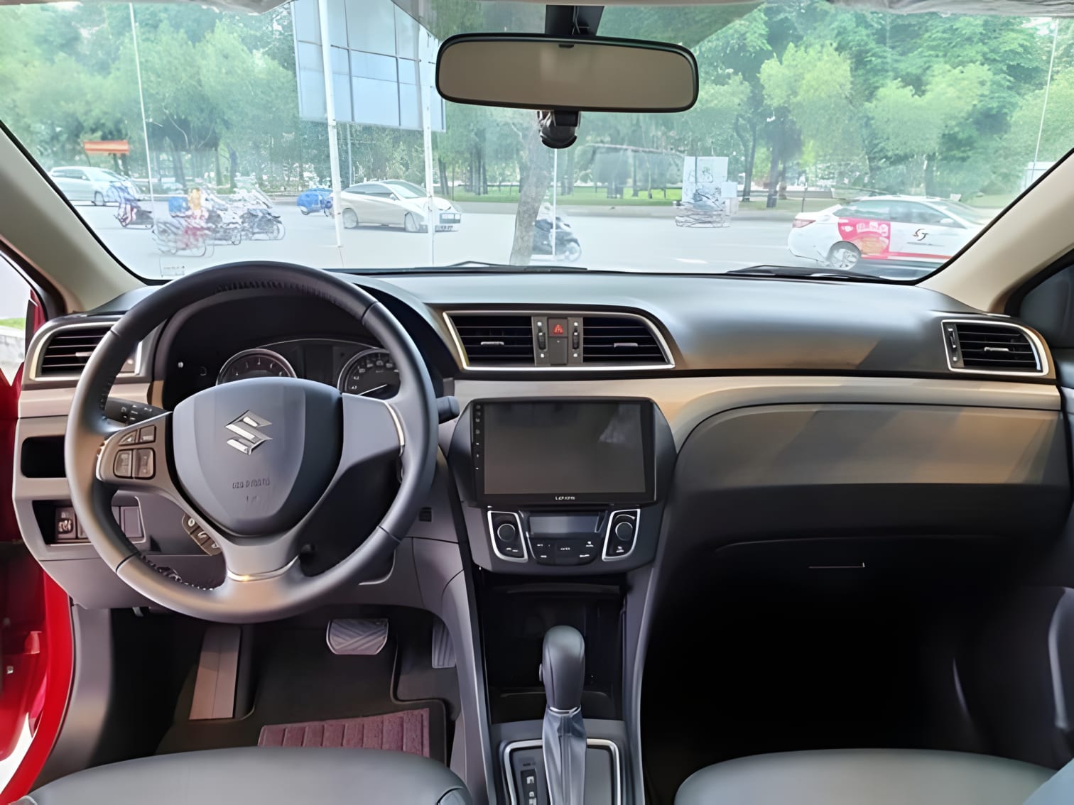 Nội thất khoang lái xe Suzuki Ciaz tiện nghi