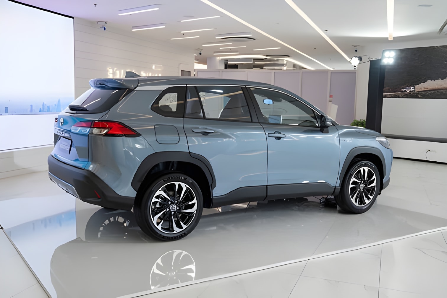Thân xe Toyota Corolla Cross Hybrid 2025