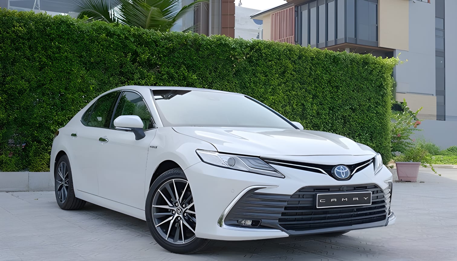 Giá xe Toyota Camry Hybrid 2024