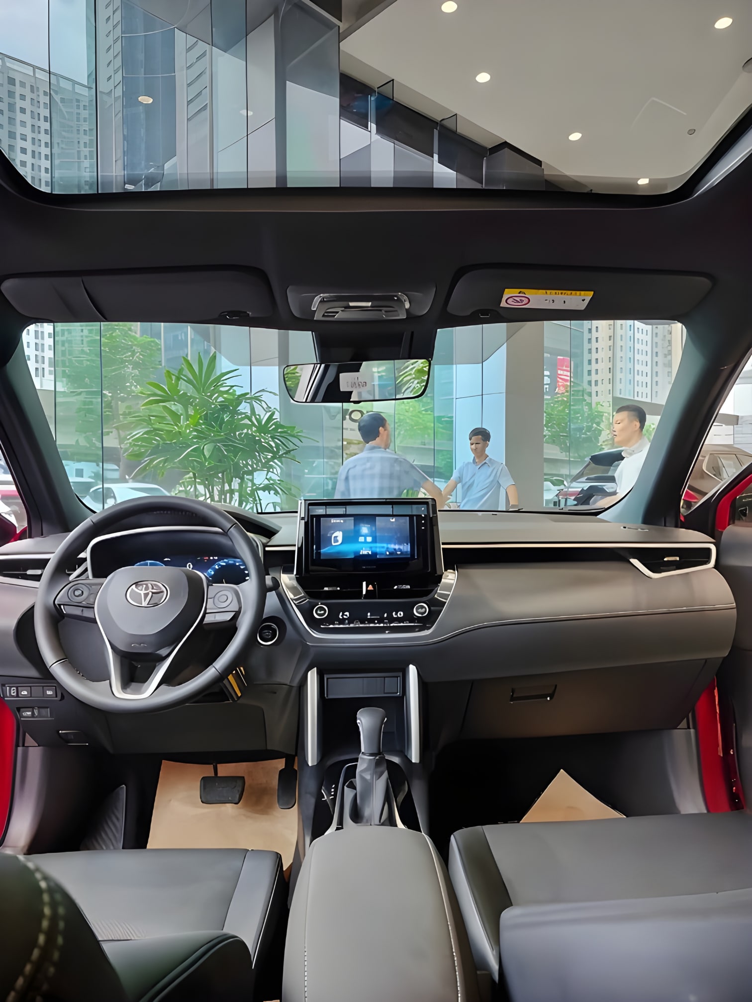 Khoang cabin Toyota Corolla Cross rộng rãi