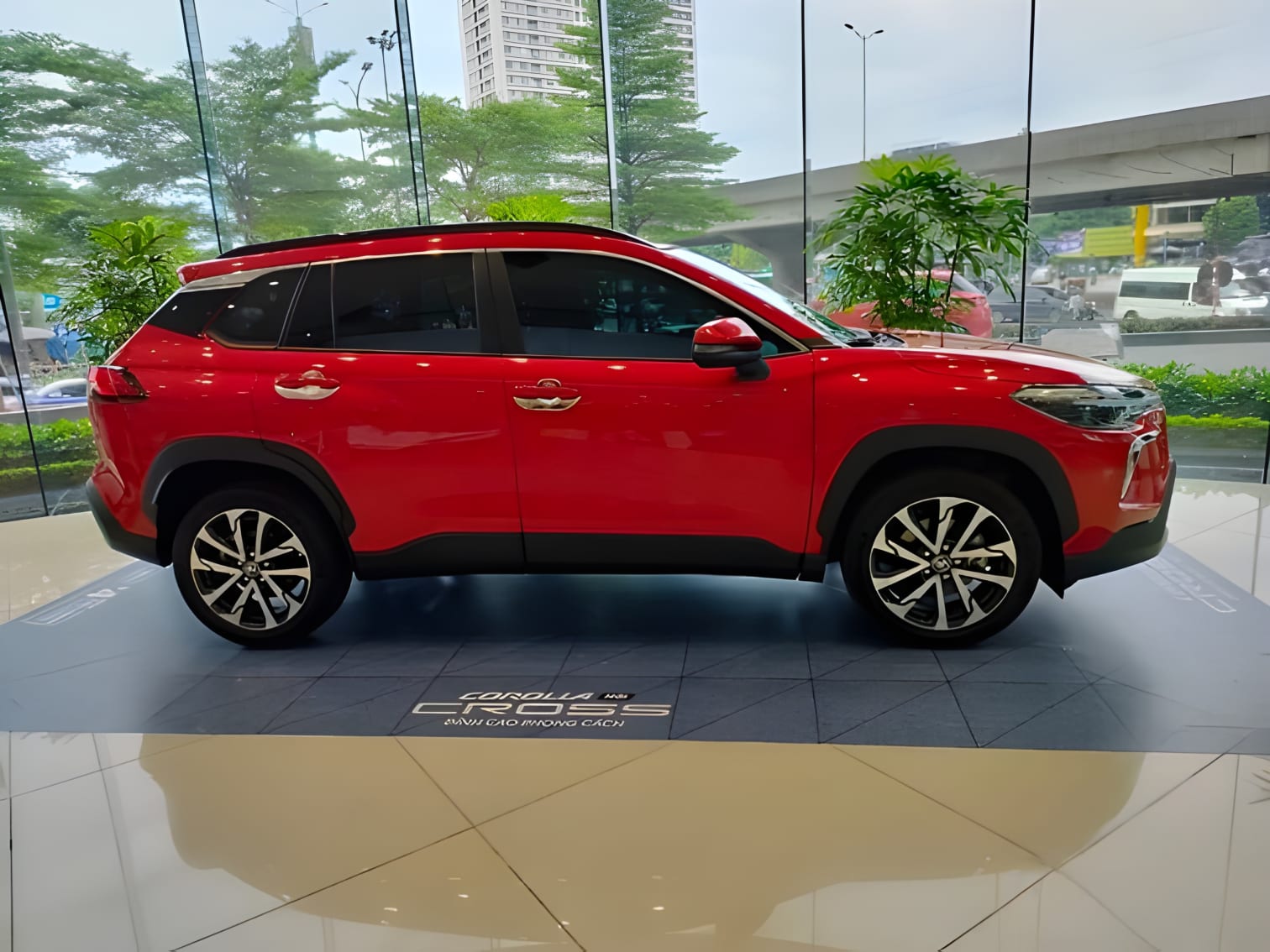 Thân xe Toyota Corolla Cross góc nghiêng