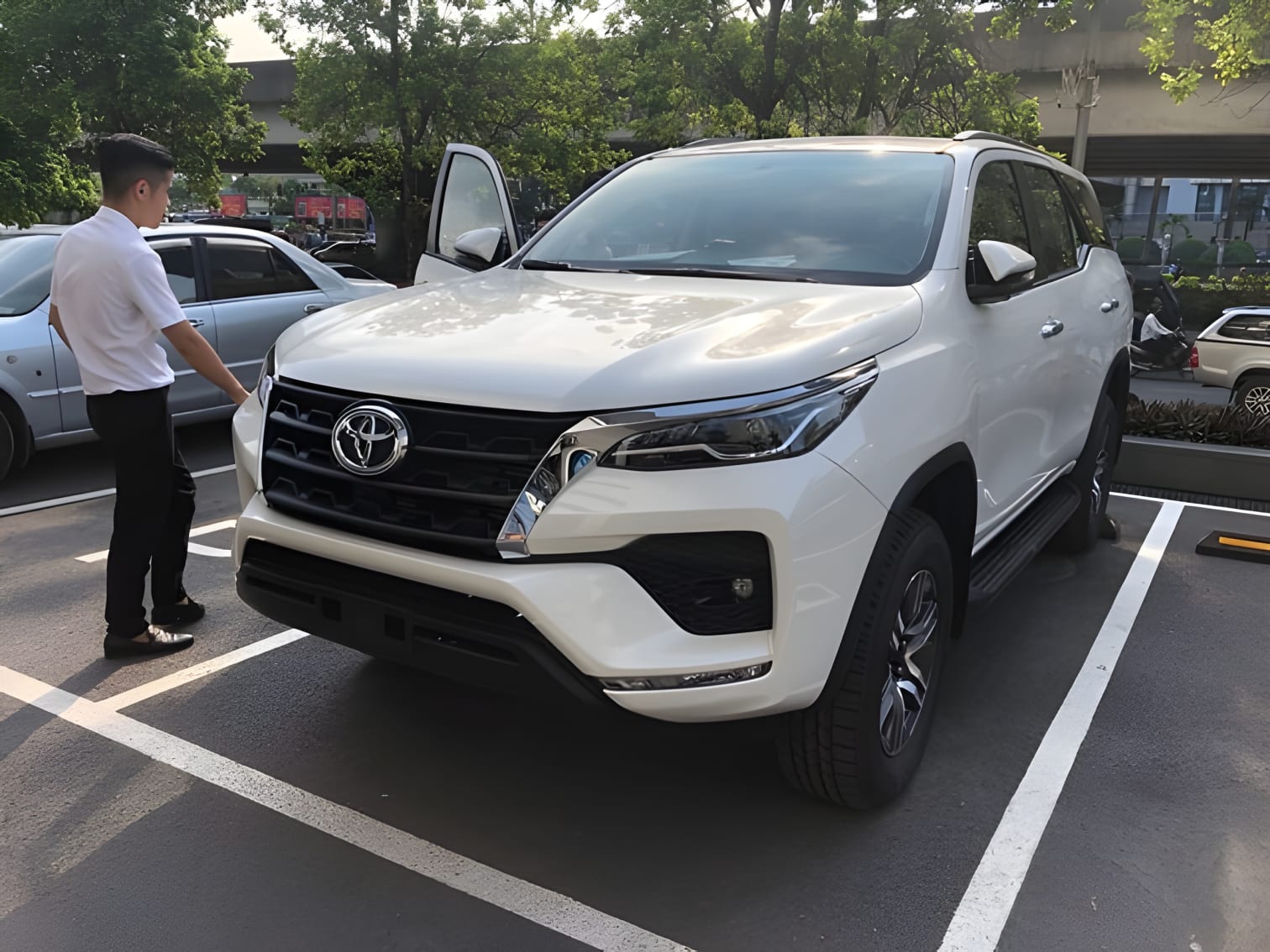 Ngoại thất Toyota Fortuner Facelift mới ra mắt