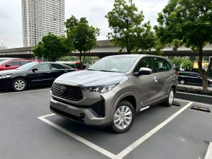 Ngoại thất Toyota Innova HEV Hybrid 2024 sang trọng