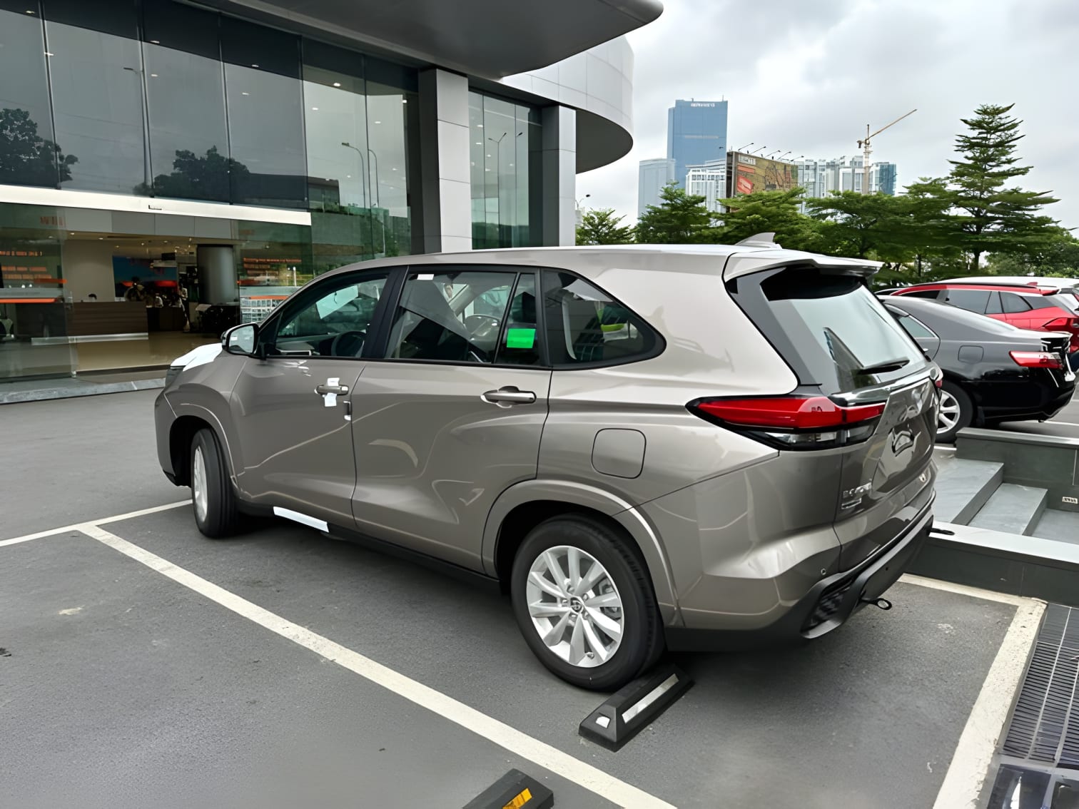 Bảng thông số kỹ thuật Toyota Innova HEV Hybrid