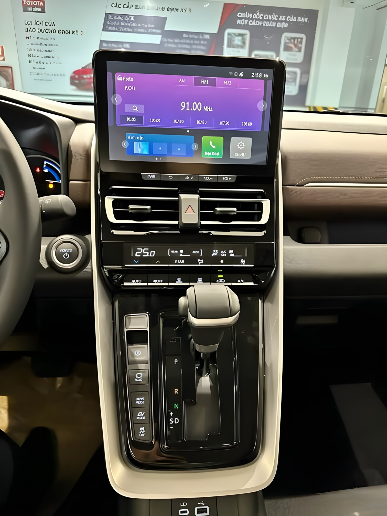 Tiện nghi cao cấp Toyota Innova HEV Hybrid