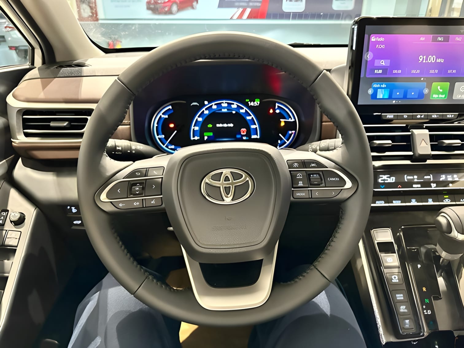 Vô lăng Toyota Innova HEV Hybrid thiết kế hiện đại