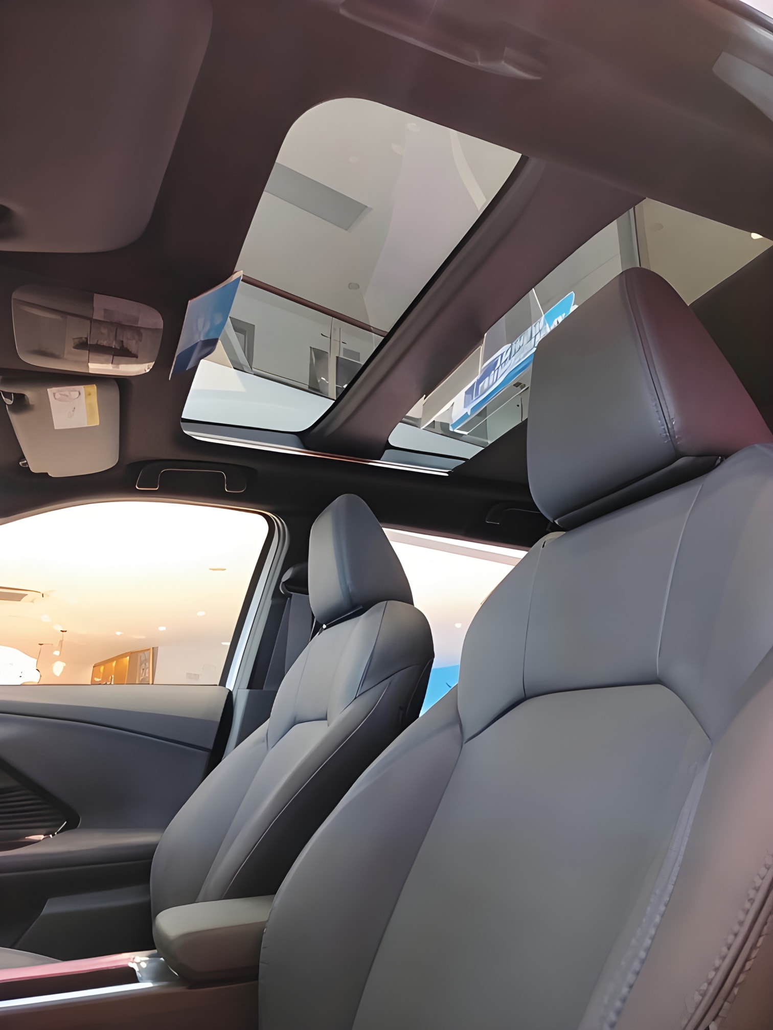 Cửa sổ trời Toyota Yaris Cross