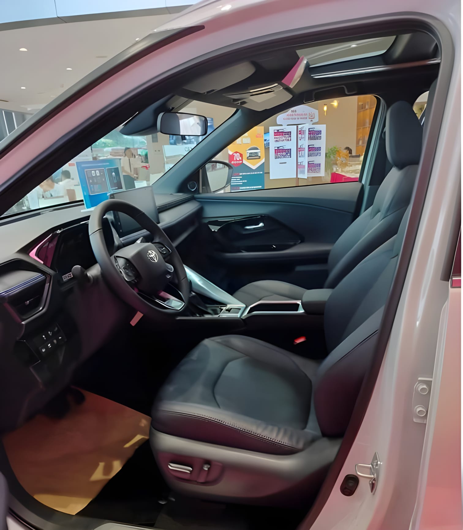 Hàng ghế trước Toyota Yaris Cross