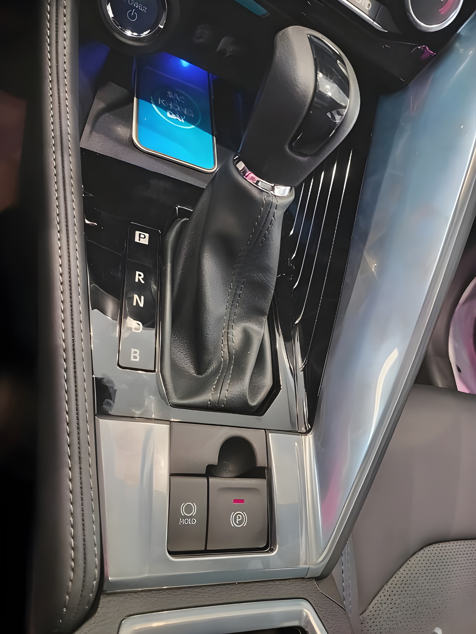Cần số Toyota Yaris Cross Hybrid