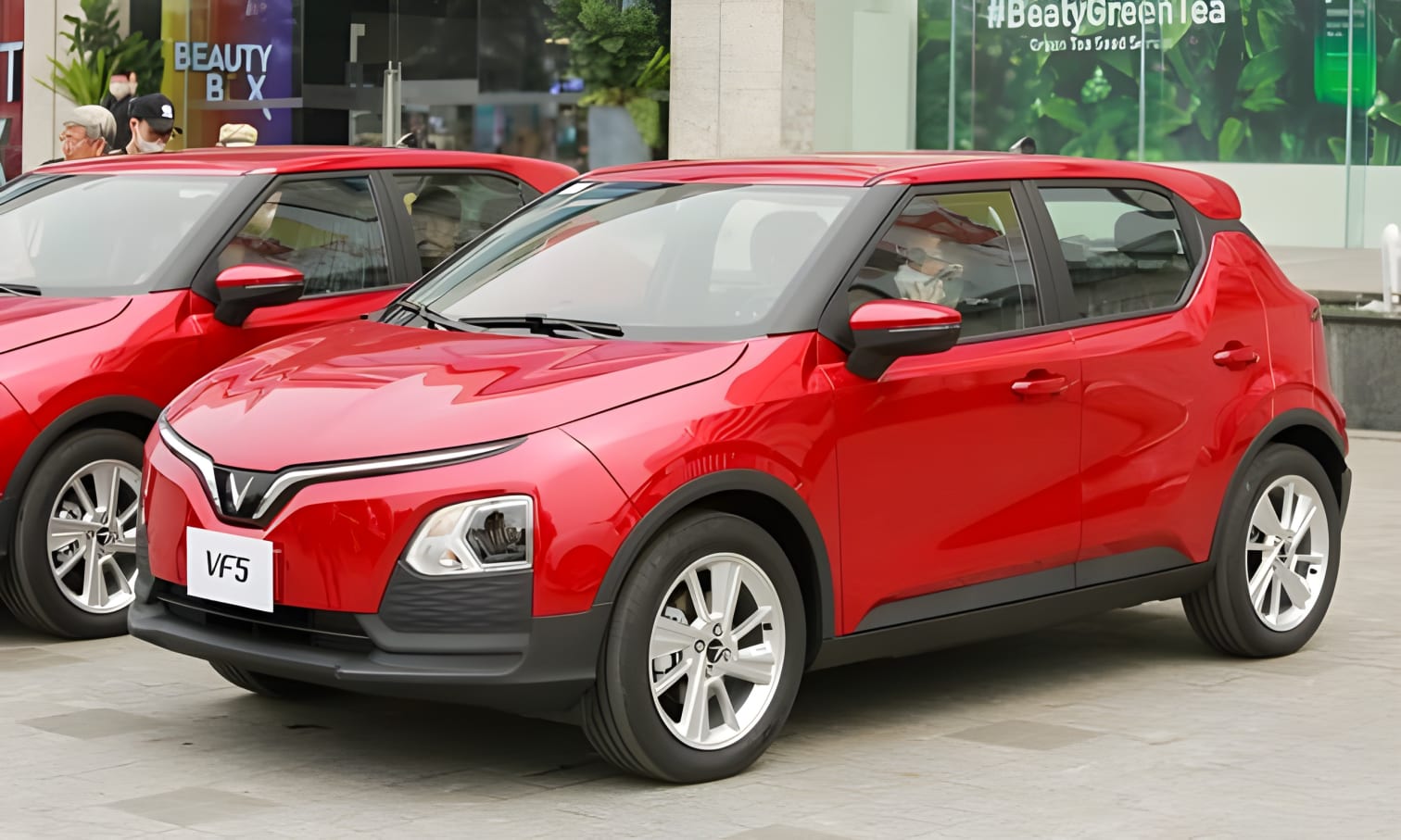 Xe VinFast VF5 màu đỏ năng động góc ngoại thất