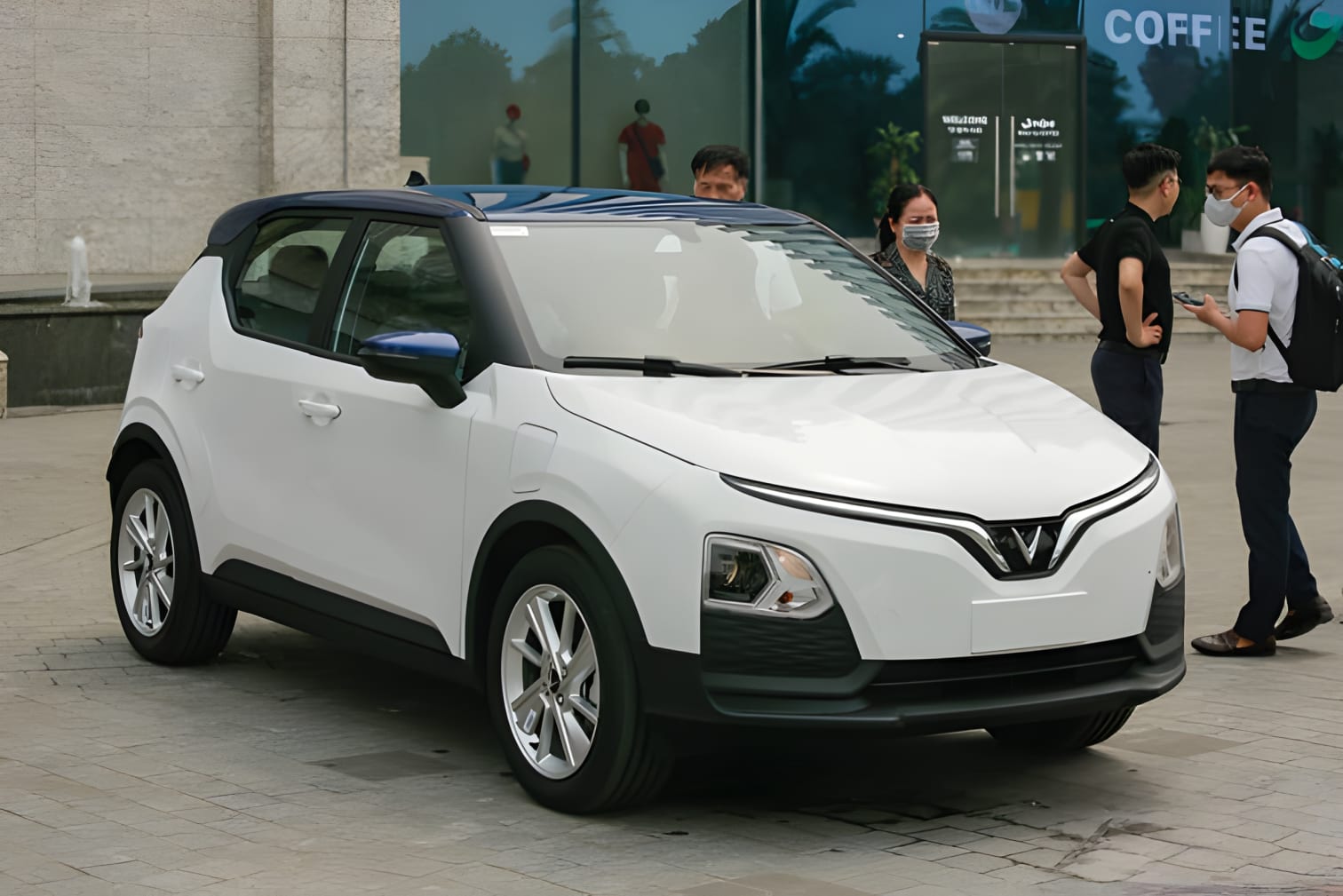 Xe VinFast VF5 màu trắng ngoại thất sáng bóng