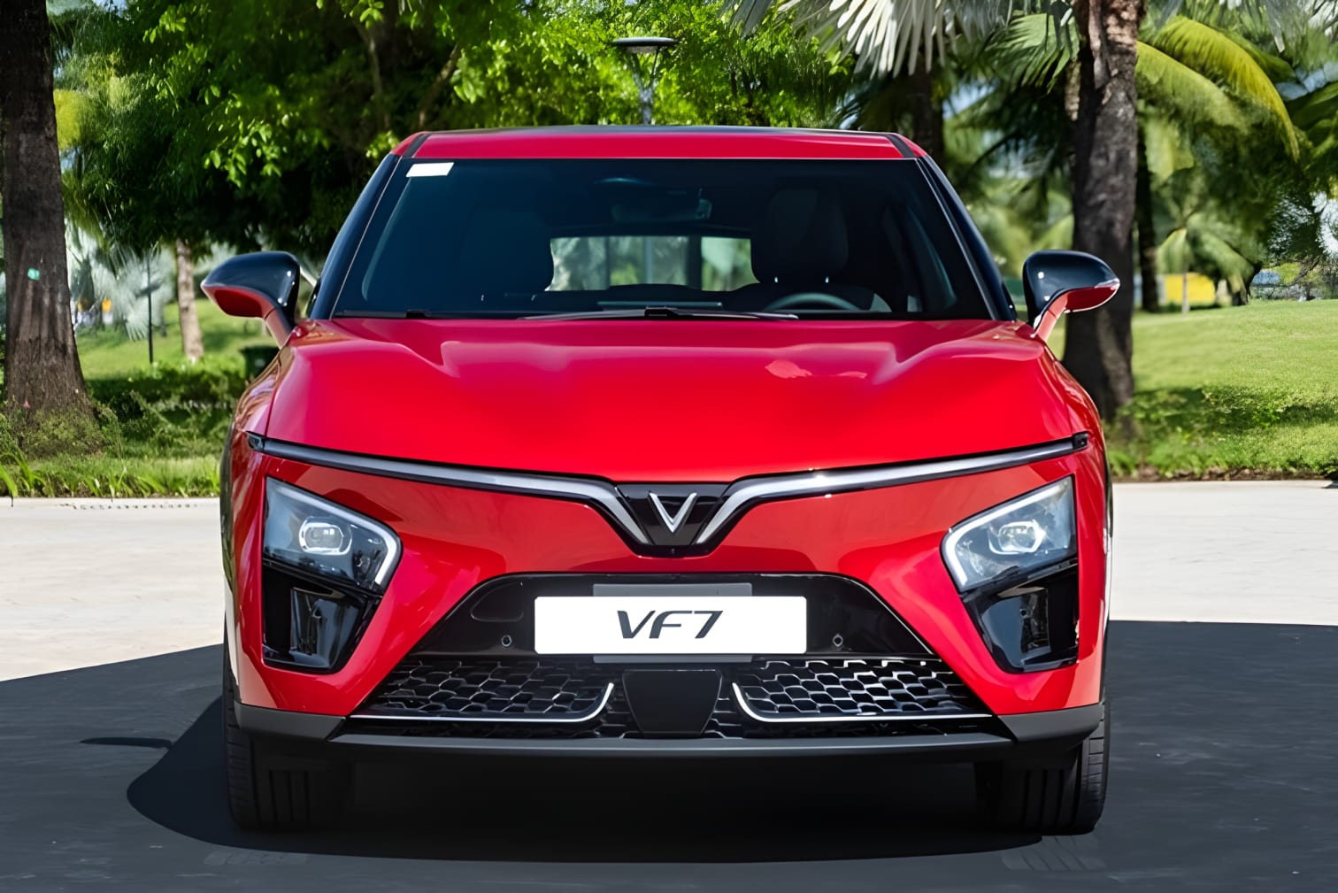 Thiết kế đầu xe VinFast VF7 góc chụp chính diện